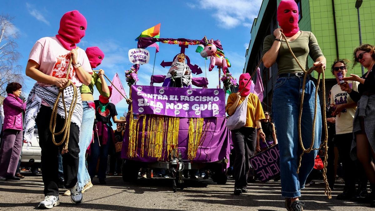 La Hermandad de los Estudiantes denuncia un delito de odio en la manifestación del 8-M en Asturias
