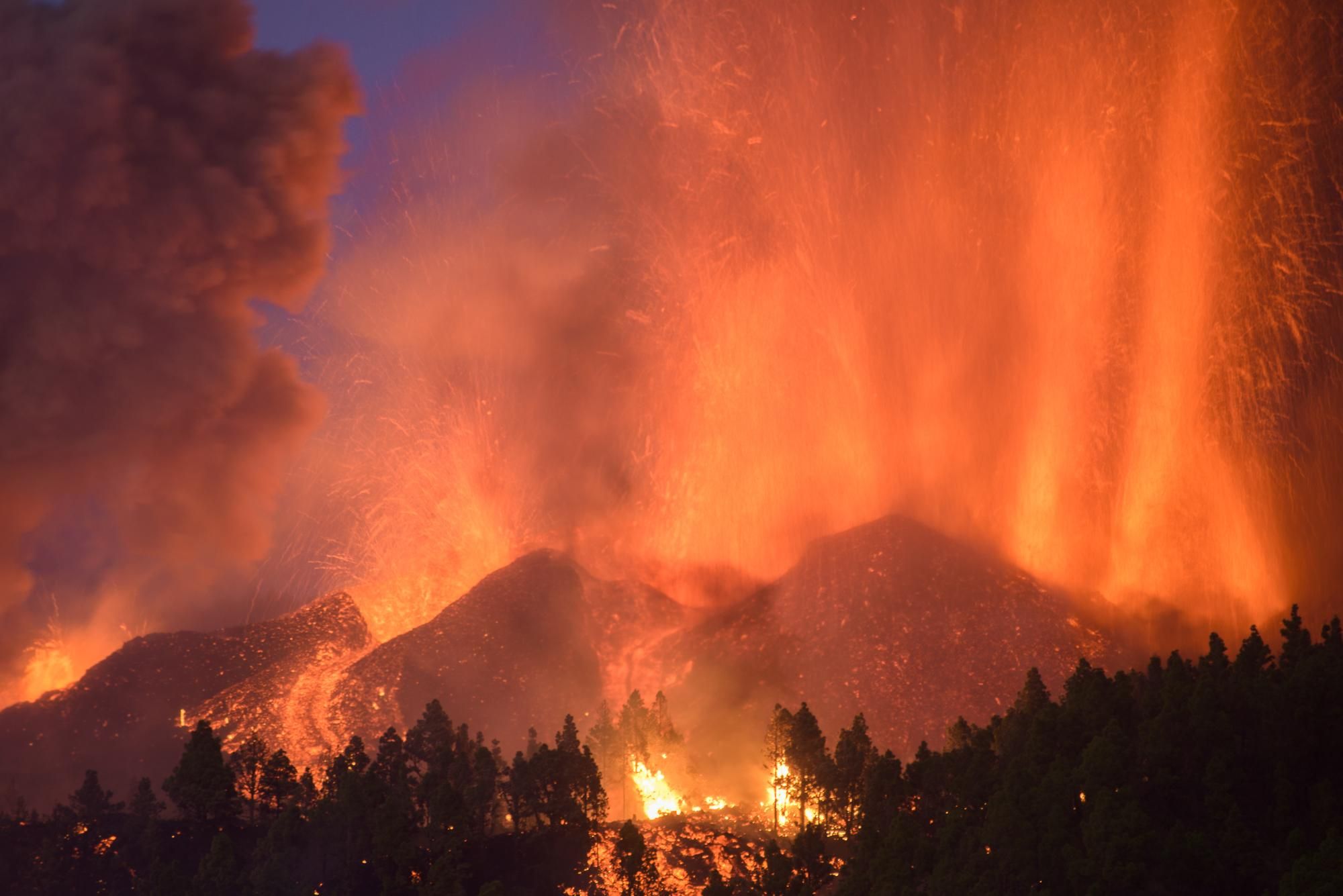 FOTOGALERÍA | Segundo día de erupción en La Palma