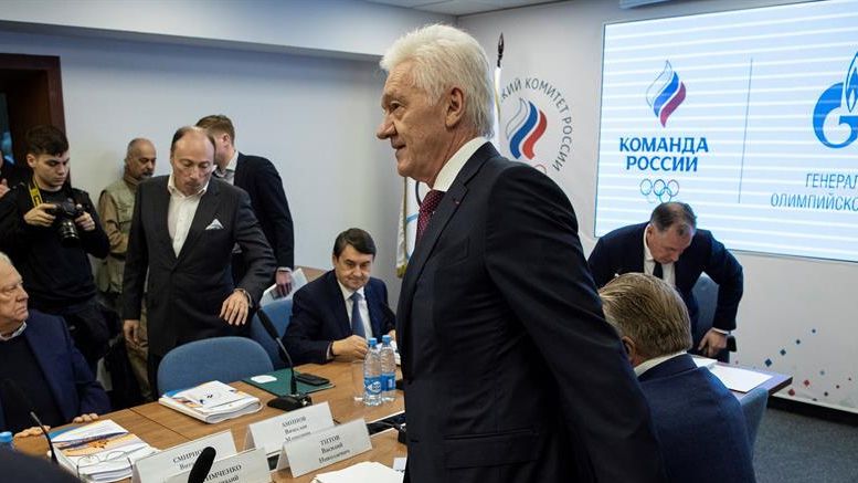Vice President of the Russian Olympic Committee and owner of the private investment group Volga Group Gennady Timchenko (C) attends a meeting of the executive committee of the Russian Olympic Committee (ROC) in Moscow, Russia, 24 December 2019. The ROC executive board is considering issues related to the participation of the Russian Olympic team in the III Winter Youth Olympic Games 2020 in Lausanne, Switzerland after the decision of the WADA Executive Committee on 09 December 2019, in relation to the Russian anti-doping agency RUSADA, as well as information on the procedure and the principles of the formation of the Russian Olympic team for participation in the Games of the XXXII Olympic Games 2020 in Tokyo, Japan. (Japón, Rusia, Suiza, Estados Unidos, Moscú, Tokio)