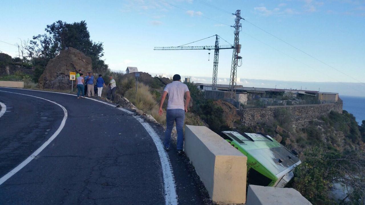 Accidente de una guagua en Icod de los Vinos.