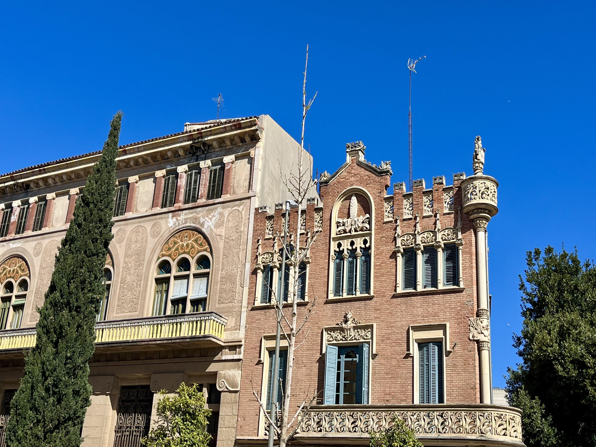 La Casa Rull y la Casa Gasull, dos destacados edificios modernistas de Reus.