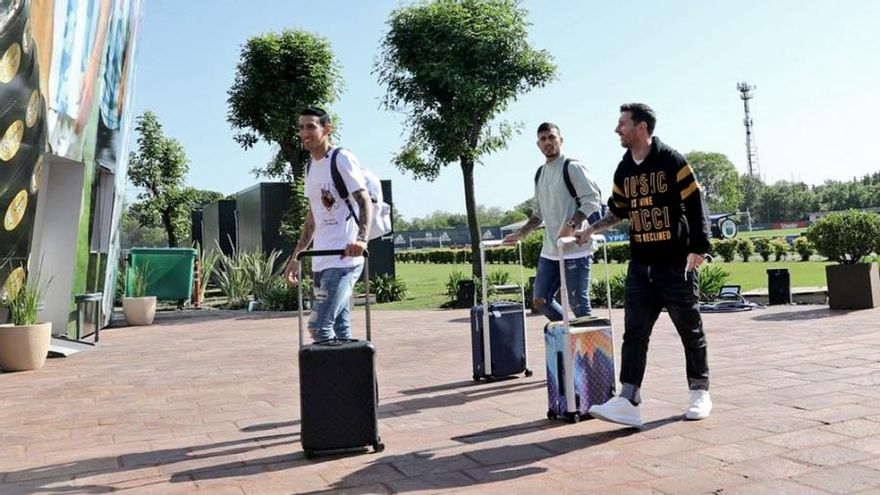 Messi llegó al país y se sumó a la Selección argentina para jugar contra Uruguay y Brasil