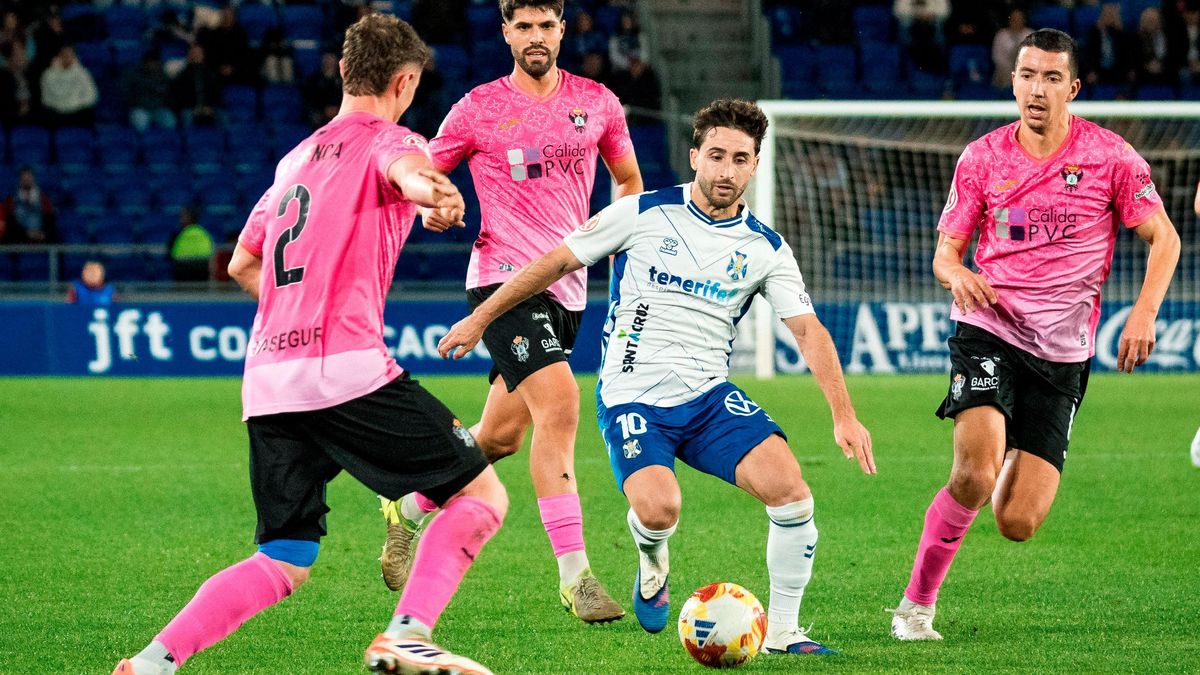Un gol de César acaba en el descuento con la muralla del Talavera