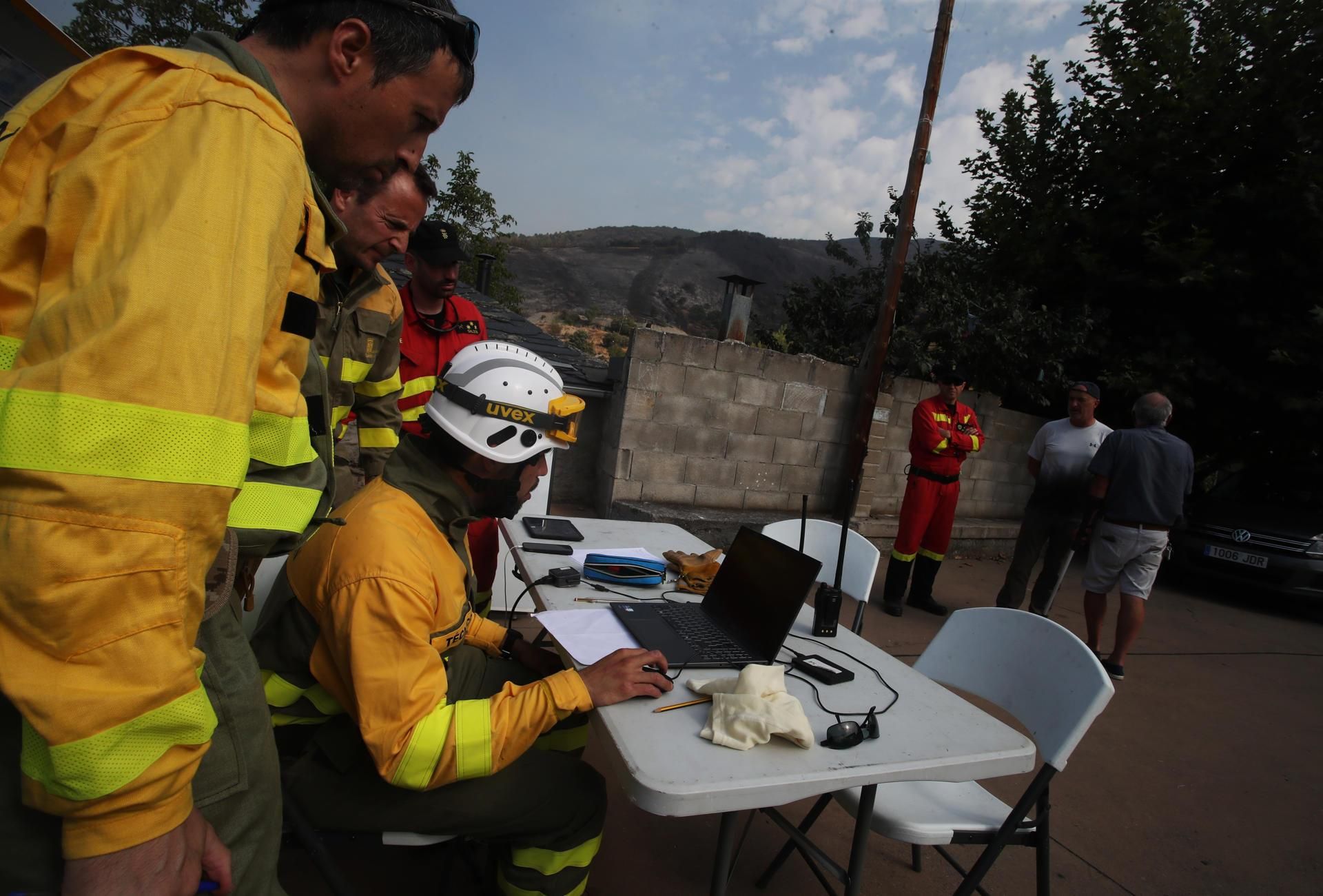 Incendio en Yeres. / Ana F. Barredo / Agencia EFE