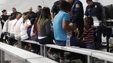 Un día en los tribunales portátiles que rechazan al 99,8% de refugiados en la frontera de EEUU con México