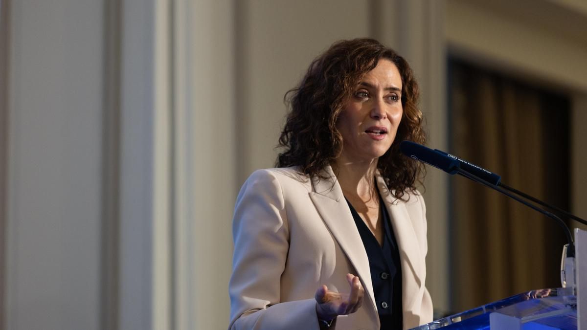 La presidenta de la Comunidad de Madrid, Isabel Díaz Ayuso, participa en un desayuno informativo de Fórum Europa