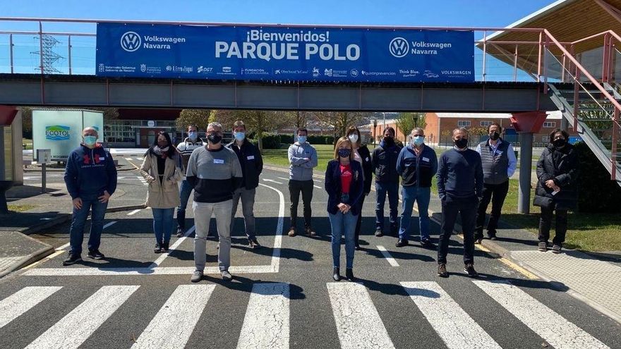 Amparo López, en el centro de la imagen, con asistentes al curso en las instalaciones del Parque Polo