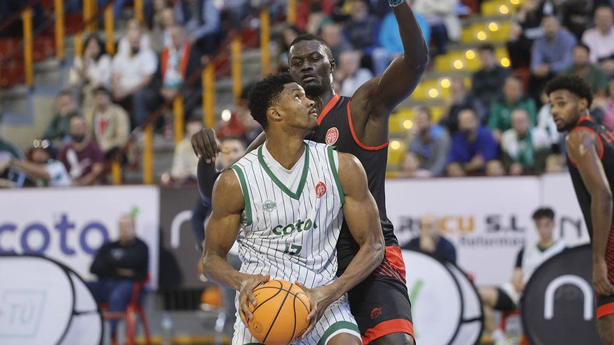 El Coto Córdoba CB prolonga su liderato ante el Logrobasket