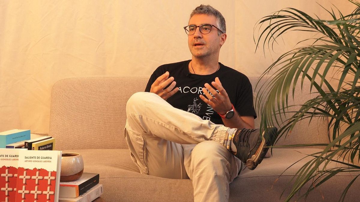 Arturo González, médico: "Todas las enfermedades son biopsicosociales; si no miras a la persona, el tratamiento fracasa"