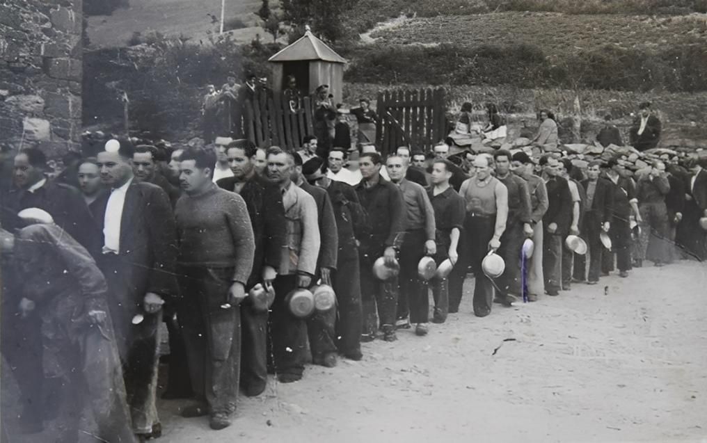 El momento del rancho en el Destacamento Penal Orallo, en Laciana (León).