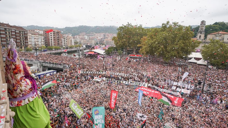 Marijaia invoca la fiesta y Bilbao se rinde a su Aste Nagusia: "Que la diosa de la fiesta nos guíe"