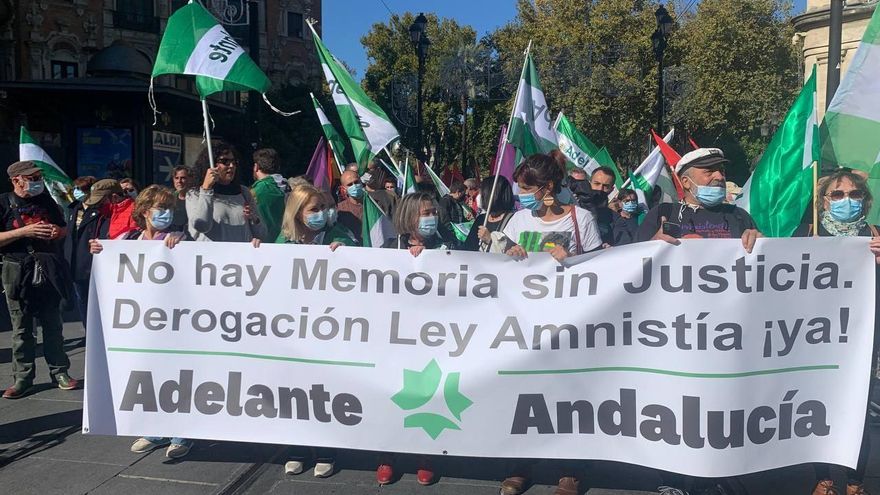 La parlamentaria andaluza de Adelante Andalucía Teresa Rodríguez durante su participación en la manifestación por la Ley de Memoria Histórica celebrada este sábado en Sevilla.