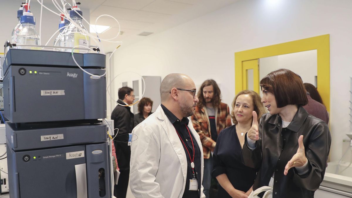 La ministra Diana Morant, durante su visita a la sede del IPLA-CSIC en Oviedo.