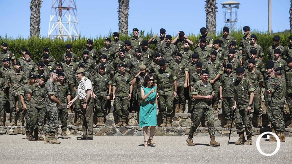 La ministra de Defensa, Margarita Robles, entrega las condecoraciones por la operación Libre Hidalgo y por las acciones realizadas en la DANA