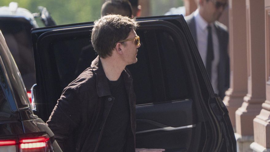 El asedio a Santiago Caputo: el monje del mileísmo frente a la avanzada de Karina y la reconfiguración del poder libertario