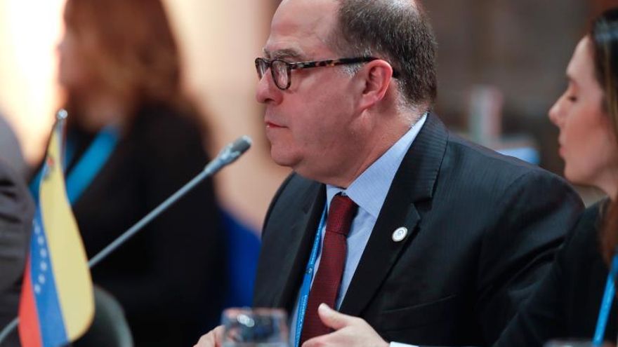 Aunque en un principio se había indicado que no se invitaría a representantes de Maduro ni de Guaidó, se informó que sí asistirá el embajador de Venezuela ante el Grupo de Lima, Julio Borges (imagen), pero este solo participará en una primera reunión del grupo que apoya al líder opositor venezolano y no en el encuentro principal entre todos los países.