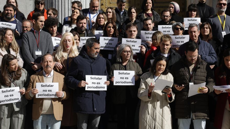 Los periodistas parlamentarios se manifiestan contra insultos y señalamientos en su labor