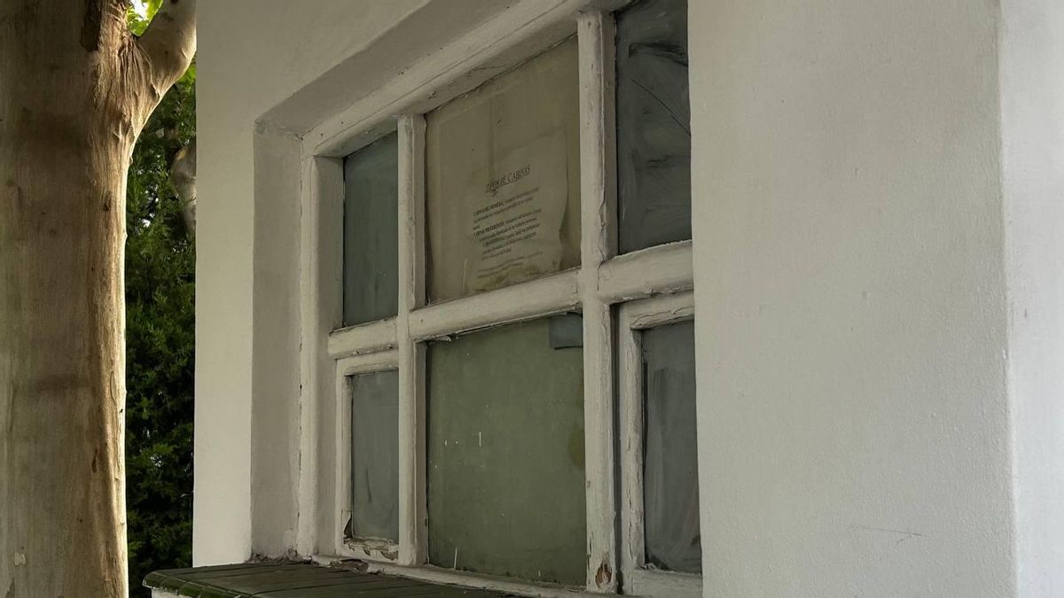 La recepción todavía conserva un cartel que indica los tipos de cabina disponibles