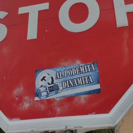 Propaganda contra Podemos en Galapagar, lugar de residencia de Pablo Iglesias e Irene Montero.