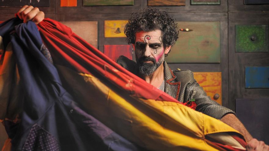 Un payaso en la memoria histórica: El Rámper, el "hijo cantor de la clase obrera" que rescata a las víctimas del franquismo