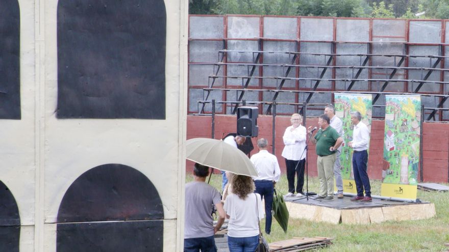 El vicepresidente, Pablo Zuloaga, en su visita al escenario de las Guerras Cántabras