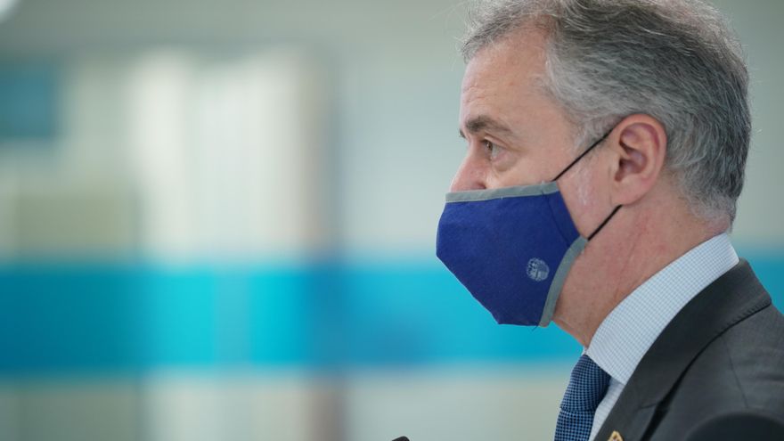 Euskadi ve "prematura" la retirada de la mascarilla en exteriores por el "contagio comunitario que se mantiene"