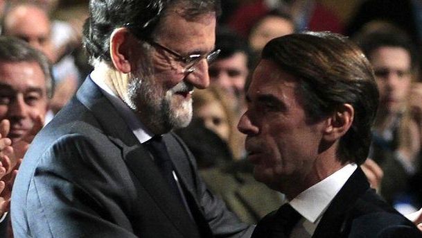 Mariano Rajoy y José María Aznar, en una conferencia política del PP.