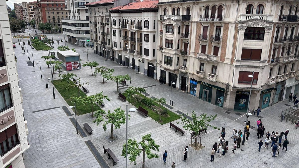 Desalojada y acordonada la plaza de las Merindades, en el centro de Pamplona, por un paquete sospechoso