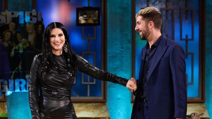 Laura Pausini y Broncano animaron en 'La Revuelta' a hacer música y no guerra: "Es buen momento para divulgar la paz"