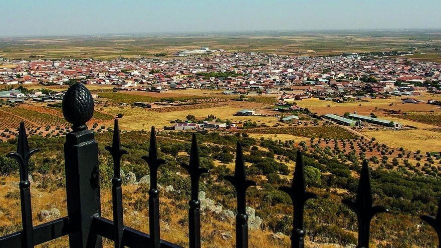 La alcaldesa del PP de Villarrubia de los Ojos rechaza incluir un acto antifascista por el 8M para no "vivir en el pasado"