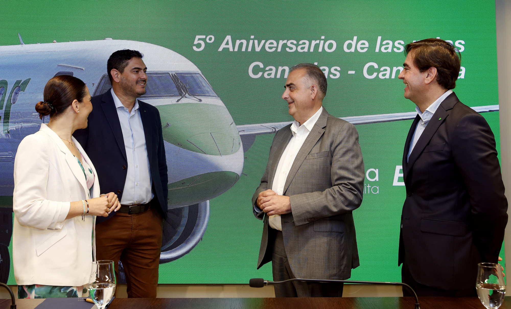 Binter celebra cinco años de vuelos directos entre Santander y Canarias.
