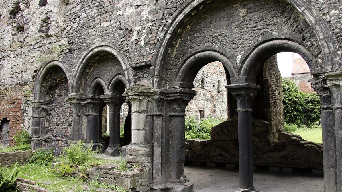 Un castillo español del siglo XVI sale a la luz en Bélgica y destapa un barrio medieval oculto durante siglos