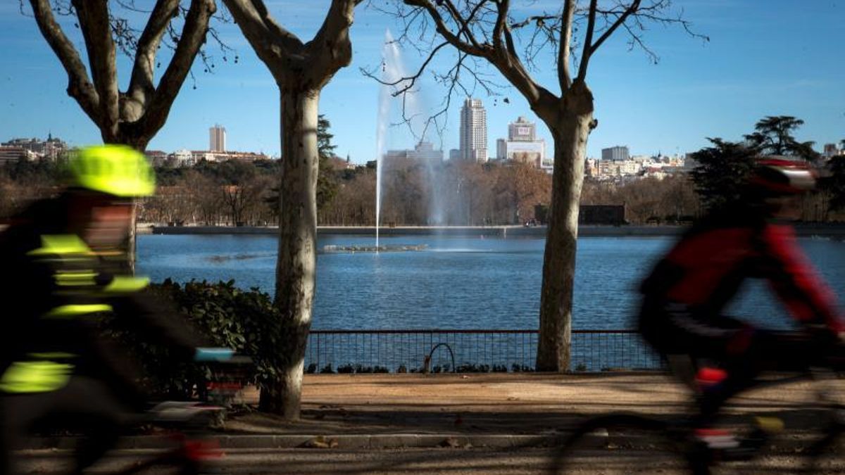 Encuentran el cadáver de un hombre con ropa deportiva flotando en el lago de la Casa de Campo