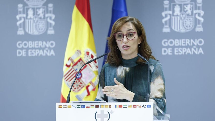 La ministra de Sanidad, Mónica García, ofrece una rueda de prensa tras presidir el pleno del Consejo Interterritorial del Sistema Nacional de Salud celebrado este viernes en Madrid. EFE/ Chema Moya