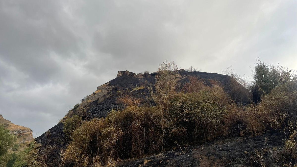 Restos de la muralla de Viguera alrededor de la zona afectada por el incendio