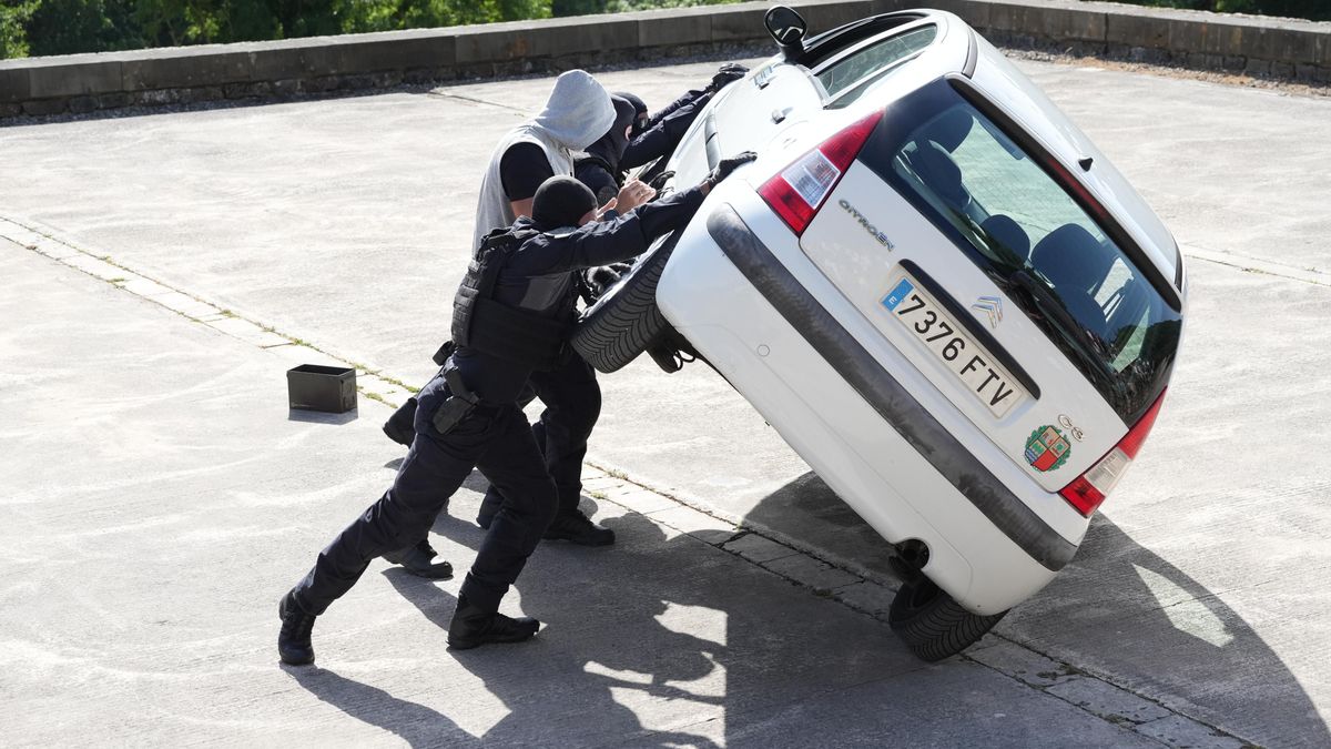 El Berrozi Berezi Taldea, los SWAT de la Ertzaintza para intervenciones de alto riesgo, cumple 40 años