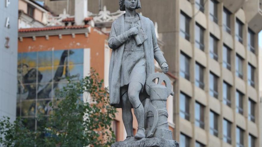 Estatua de Cristóbal Colón en el centro de La Paz.