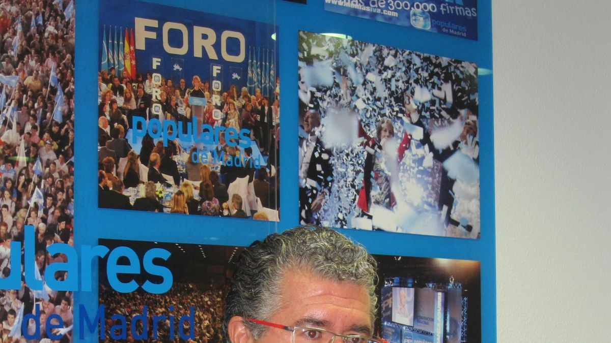 Granados (PP) asegura que el extesorero no es militante desde 2010 y admite que le "cabrea" que cobrara de él