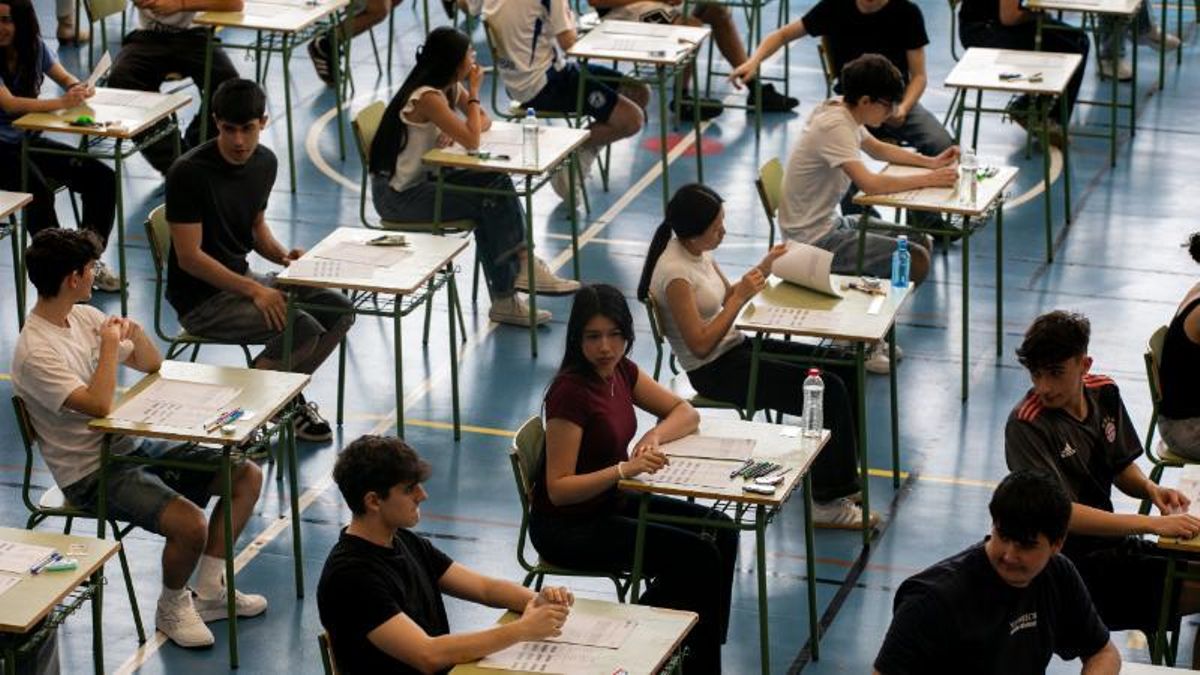 "Una vergüenza de examen": el aluvión de quejas por las Matemáticas de la PAU en La Rioja moviliza a los estudiantes