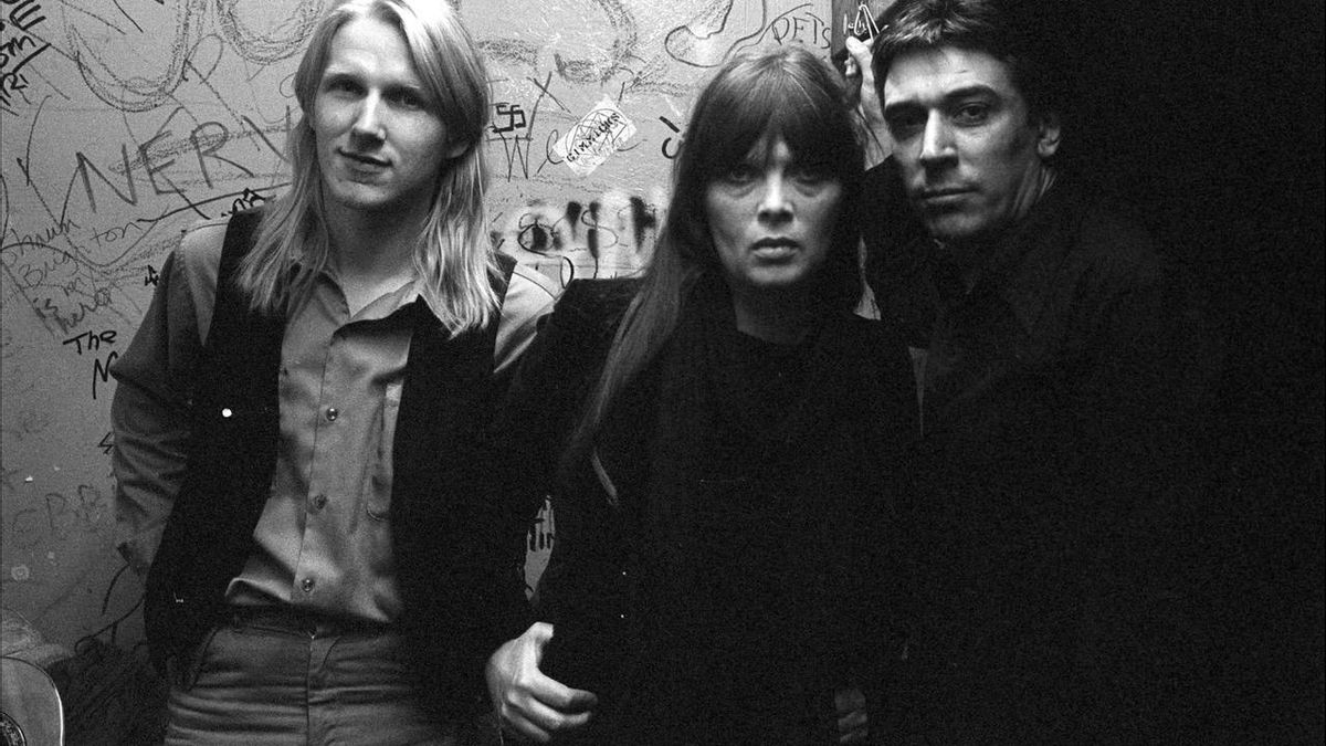 Entre su amplio archivo rockero, el fotógrafo elige esta imagen del guitarrista John Cale –ex Velvet Underground– junto a Nico: “Creo que tiene sentido que salga porque ella vivió y murió en Ibiza”.