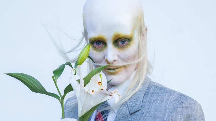 Fever Ray: "Hice una canción para fantasear con la venganza ante el acoso sexual y homófobo a mis hijos"