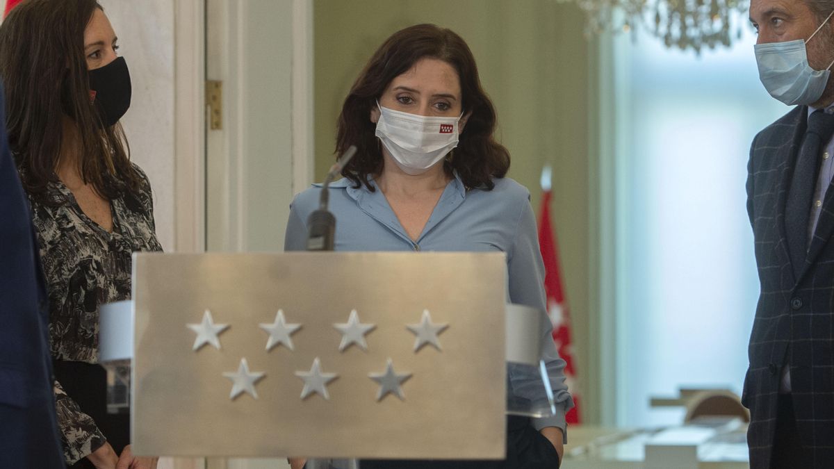 La presidenta de la Comunidad de Madrid, Isabel Díaz Ayuso, finaliza una rueda de prensa en la sede regional, tras el anuncio de elecciones para el próximo 4 de mayo, en Madrid (España), a 10 de marzo de 2021.Tras la moción de censura presentada por PSOE