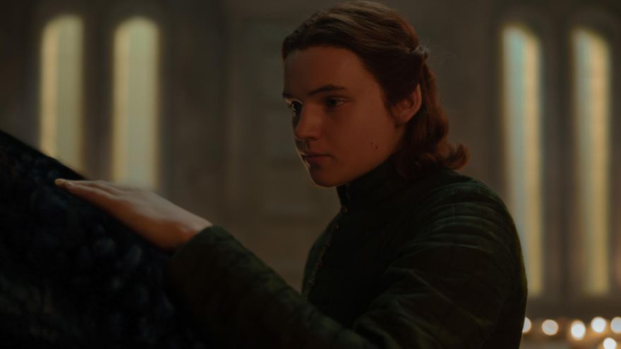 Daeron Targaryen acaricia a su dragona Tessarion en el capítulo 4 de la tercera temporada de 'La casa del dragón''