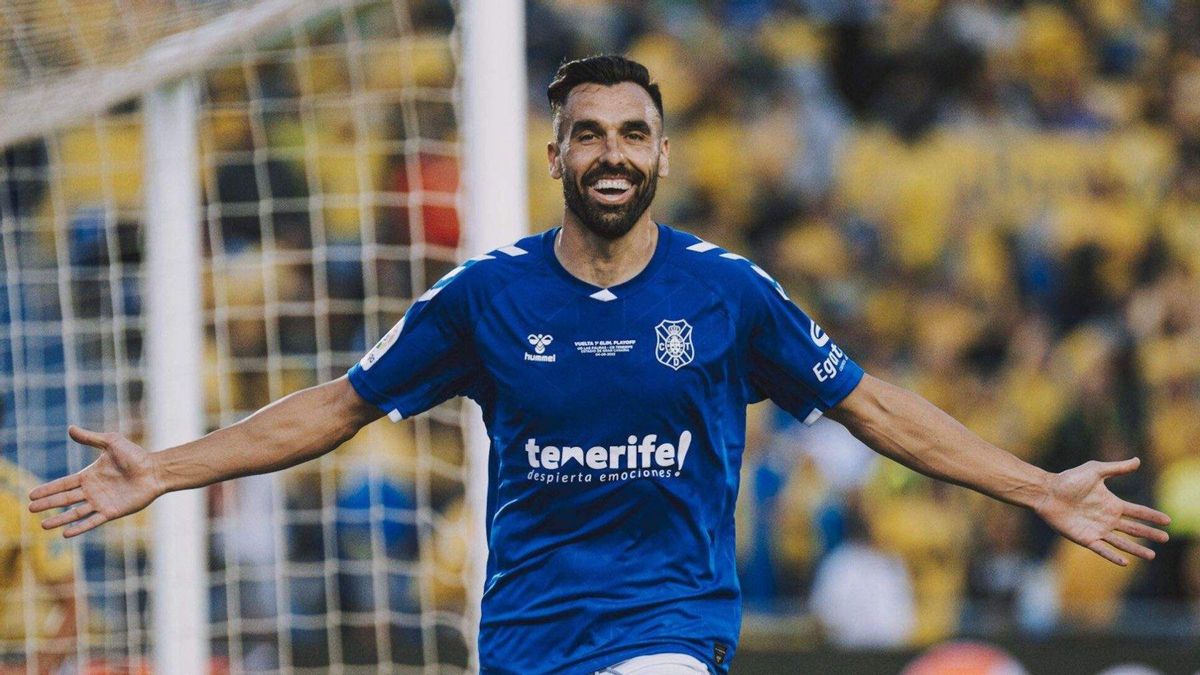 Enric Gallego celebra un gol en el Estadio de Gran Canaria