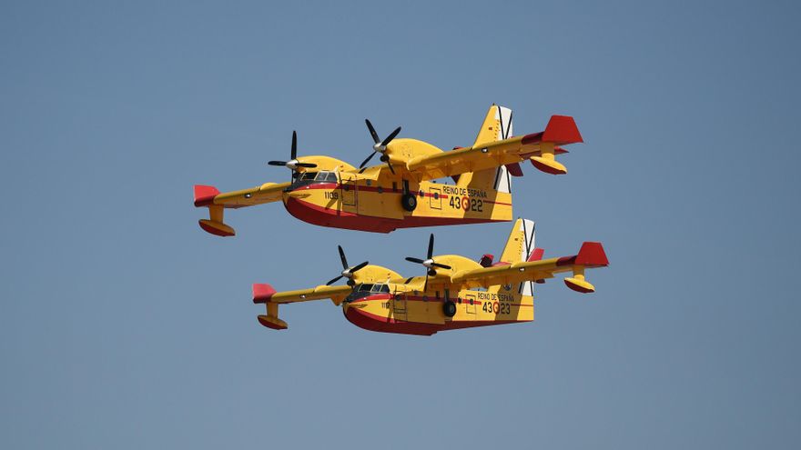 Archivo - Dos hidroaviones