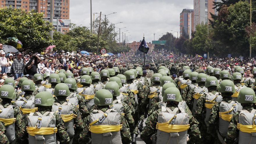 Colombia celebra con desfiles militares su Día de la Independencia y los 500 años de Santa Marta