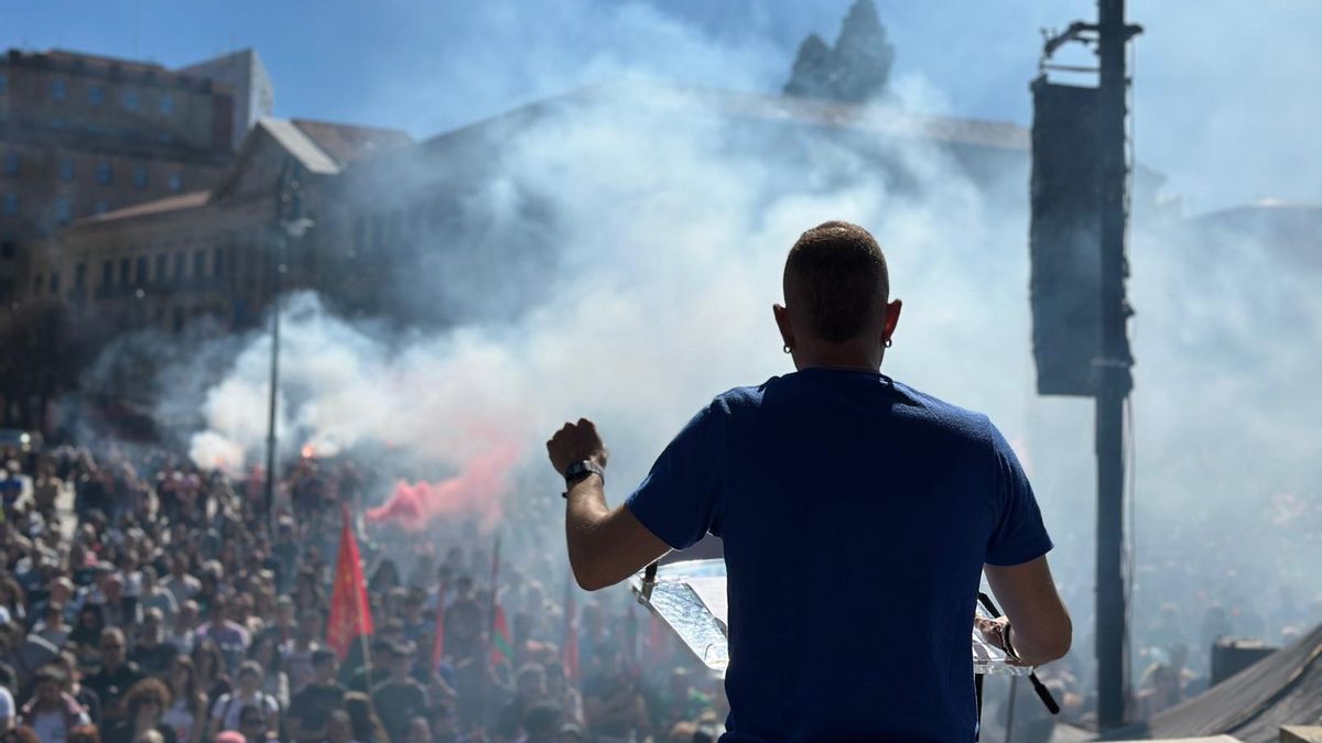 Manifestación de sindicatos por el SMI propio en la plaza del Castillo