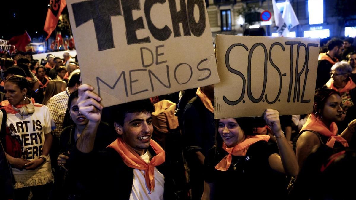 Varios miles de personas se concentran en Barcelona en apoyo a Maricarmen y a la huelga general
