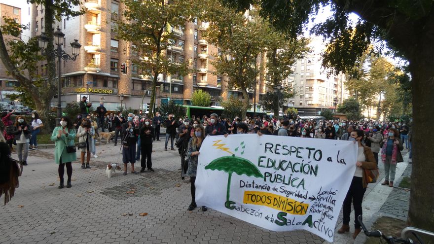 Pancarta de la manifestación frente a la Consejería de Educación.