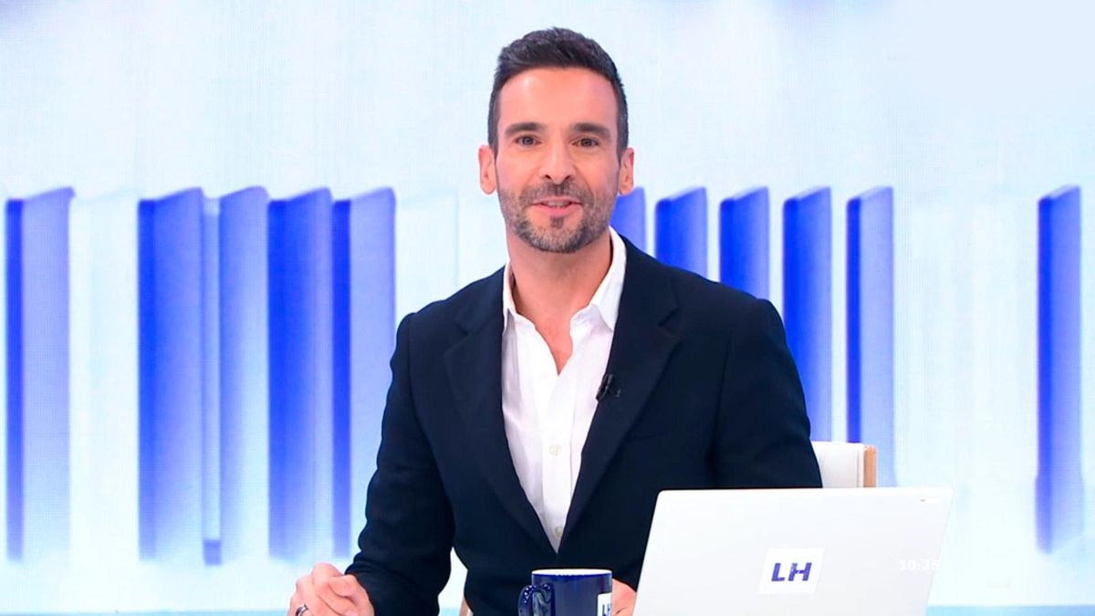 Lluís Guilera releva a Silvia Intxaurrondo en 'La hora de La 1' con un guiño al Canal 24 horas y una petición de "salseo"